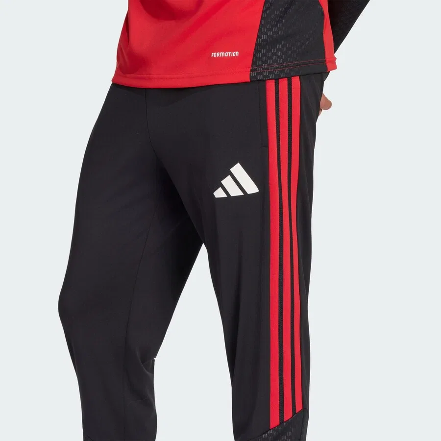 Спортивные брюки ADIDAS PERFORMANCE Slim fit 'Manchester United 26/27 Tiro' черного цвета — фото 4
