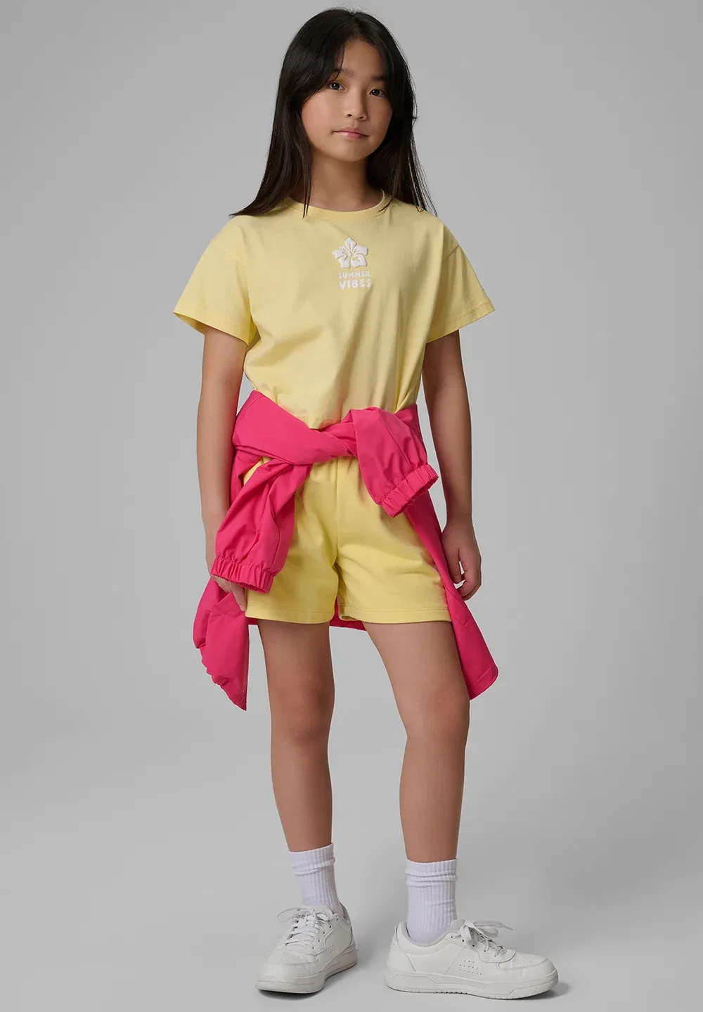 Spodenki dresowe dziewczęce - białe 140 (9-10 лат) - спортивные шорты 4F, Yellow