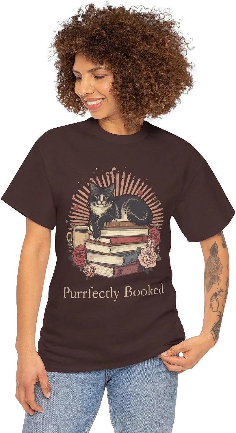 Мужская футболка с принтом Purrfectly Booked Cat Stack of Books, Russet — фото 2