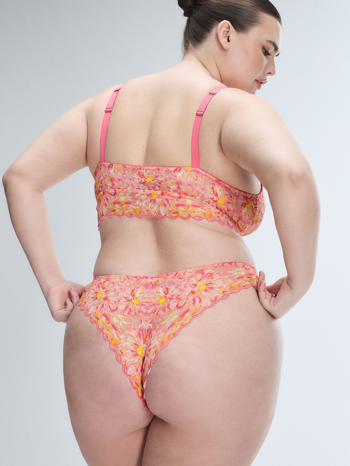 

Бразильские трусики Savage X Fenty Sunray Lace, цвет Acacia Pink