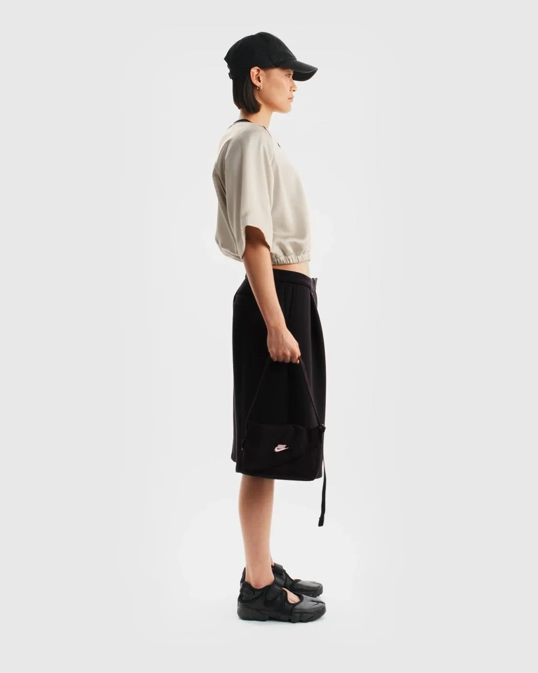 Женский топ из сатина оверсайз с длинным рукавомNIKE Sportswear, Off White — фото 2