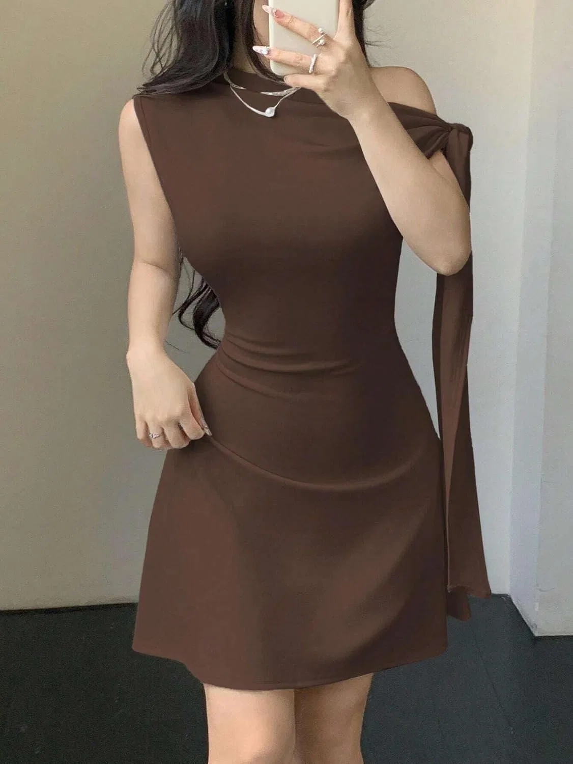 Женское асимметричное платье A-силуэта с завязкой, Brown — фото 2