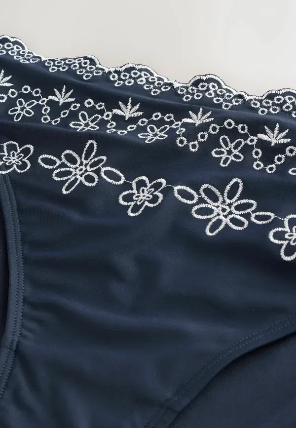 Плавки бикини с вышивкой Regular fit Next, Navy Blue, Cream, темно-синий/кремовый — фото 3