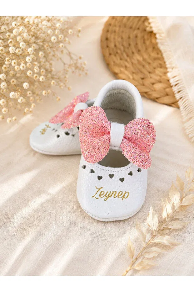 Детские мокасины для девочек из натуральной кожи Personalized name written baby moccasin leather shoes - baby girl first step shoes with bow Viela Gift Atelier, White With Stone — фото 2
