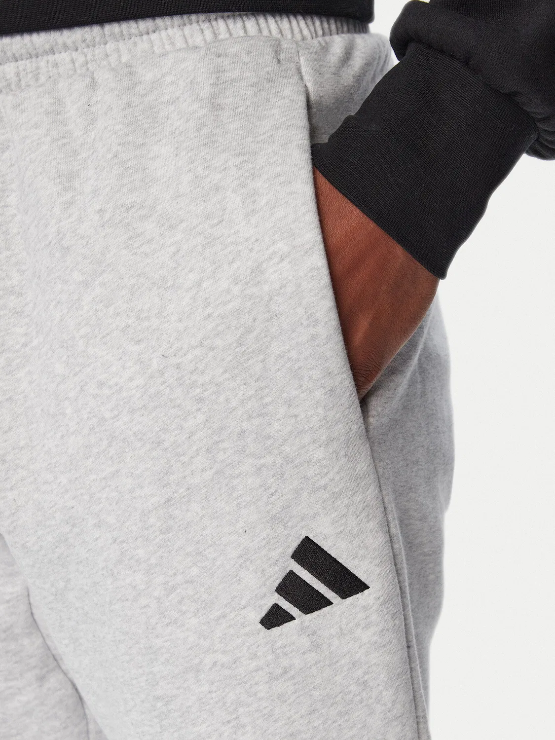 Мужские спортивные штаны стандартного кроя Essentials Feelcozy Fleece Adidas, светло-серый — фото 4