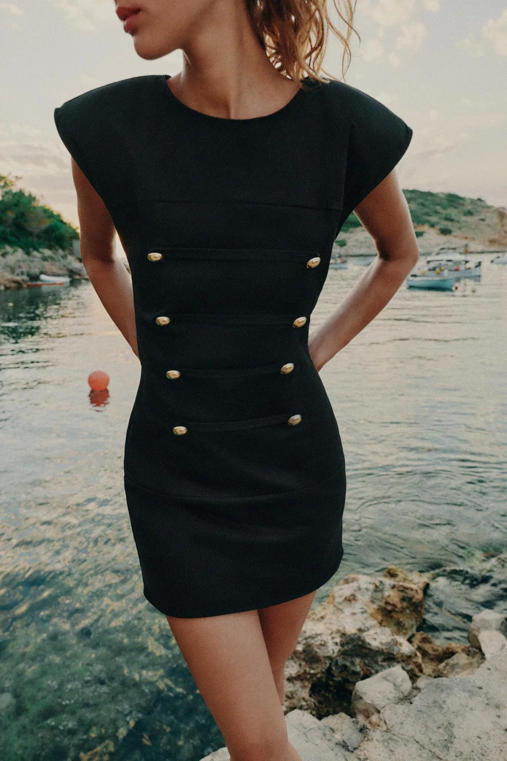 КОРОТКОЕ ПЛАТЬЕ С ЗАСТЕЖКОЙ-ЛЯГУШКОЙ ZARA, Black — фото 2