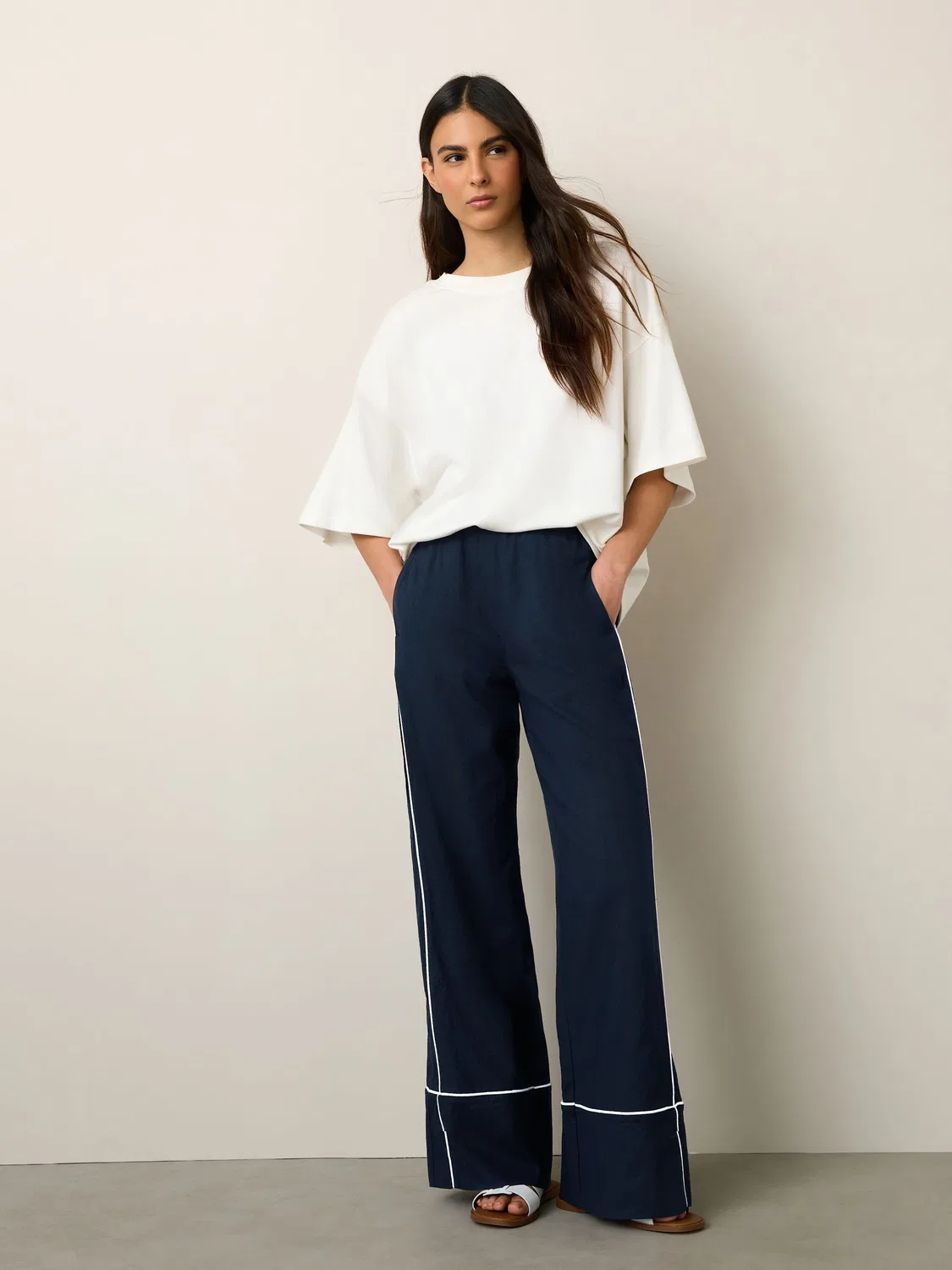Брюки широкие с отделкой, модель Linen Rich Wide Leg Trousers With Piping Next, темно-синий — фото 2