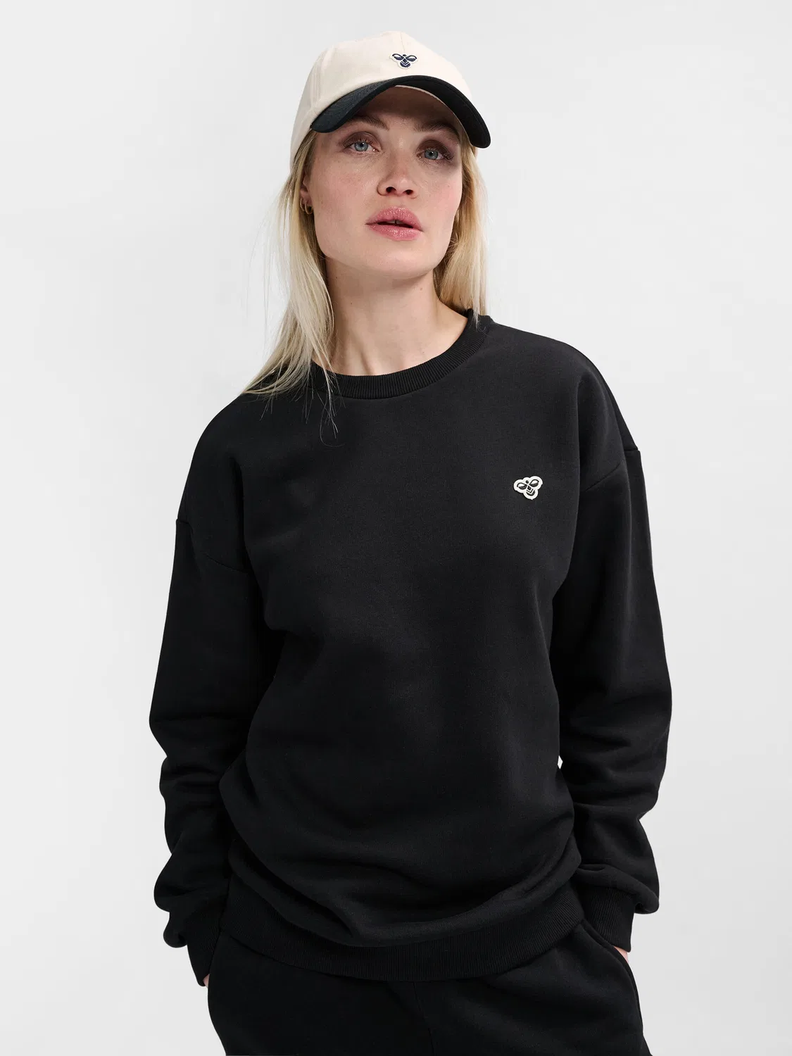 Детский свитшот свободного кроя Hmlloose Crewneck Bee Hummel, Schwarz — фото 3