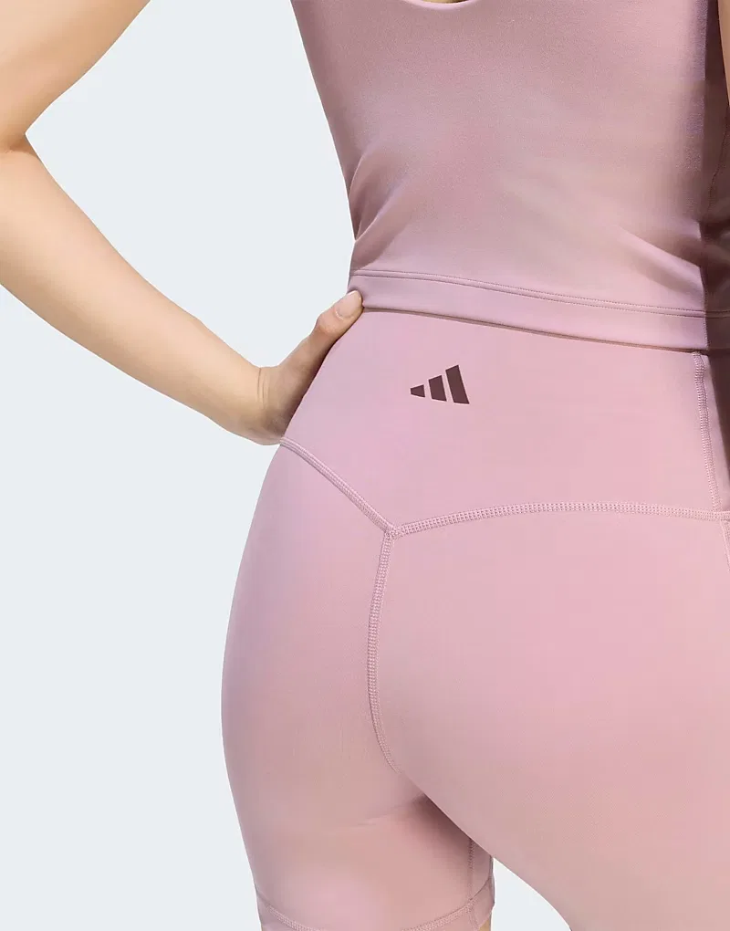 Леггинсы-шорты Adidas performance 3 stripes studio all me booty short leggings в цвете magic mauve — фото 4