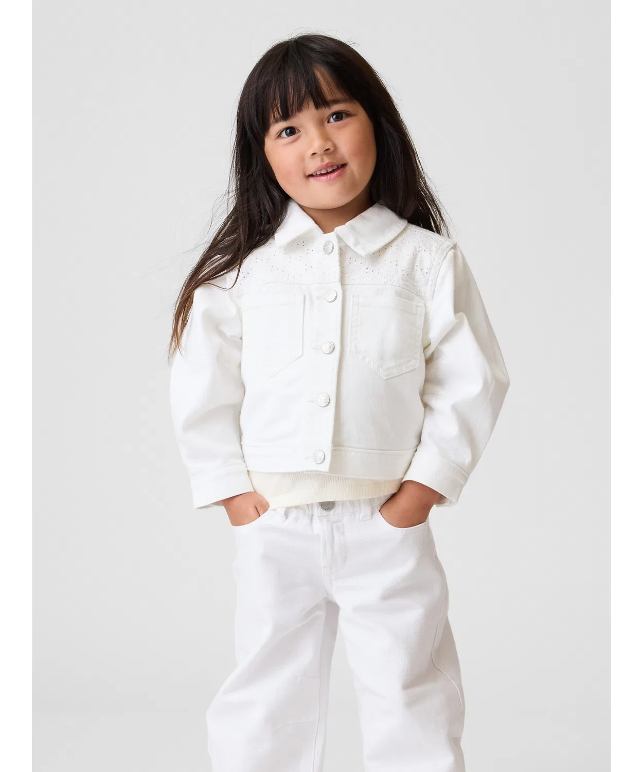 Детская джинсовая куртка с вышивкой Eyelet GAP, Белая