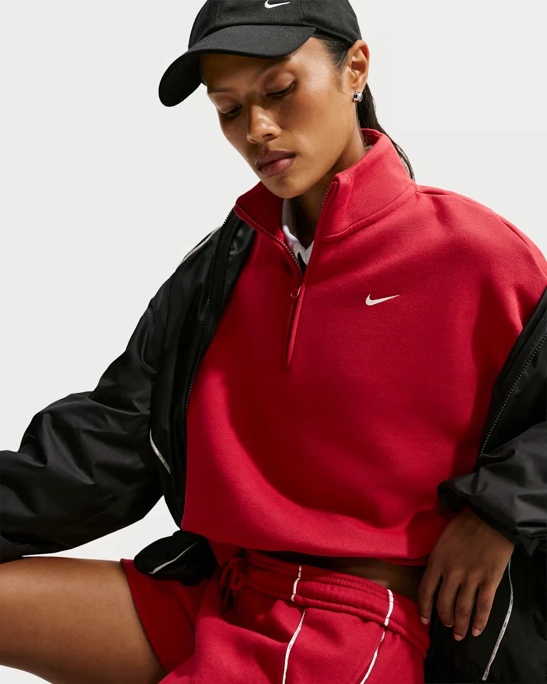 Женский укороченный топ свободного кроя с молнией на четверть длины Nike Studio Fleece Medium Weight, Tough Red/Sail — фото 3