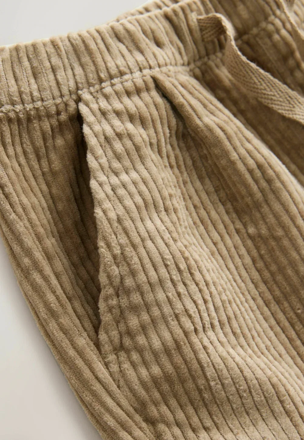 Брюки классического кроя из фактурного вельвета Next, Stone Beige — фото 2