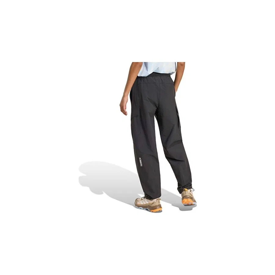 Женские спортивные штаны-карго с длинным рукавом, модель Terrex Cargo Pants, adidas, Черный — фото 2