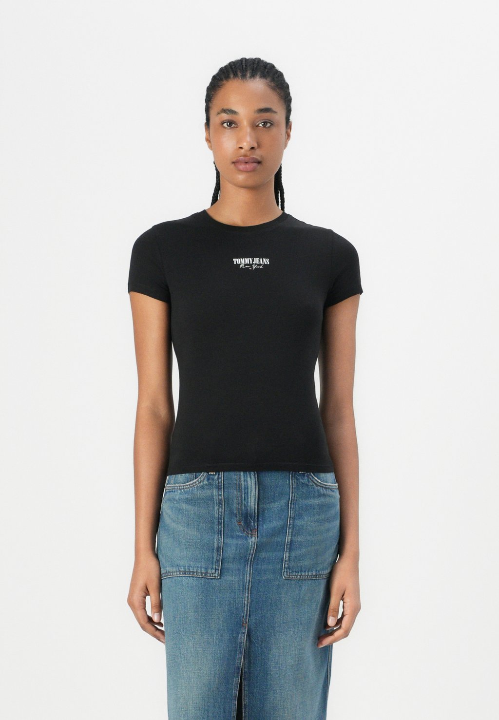 

Базовая футболка SLIM ESSENTIAL LOGO TEE Tommy Jeans, черный