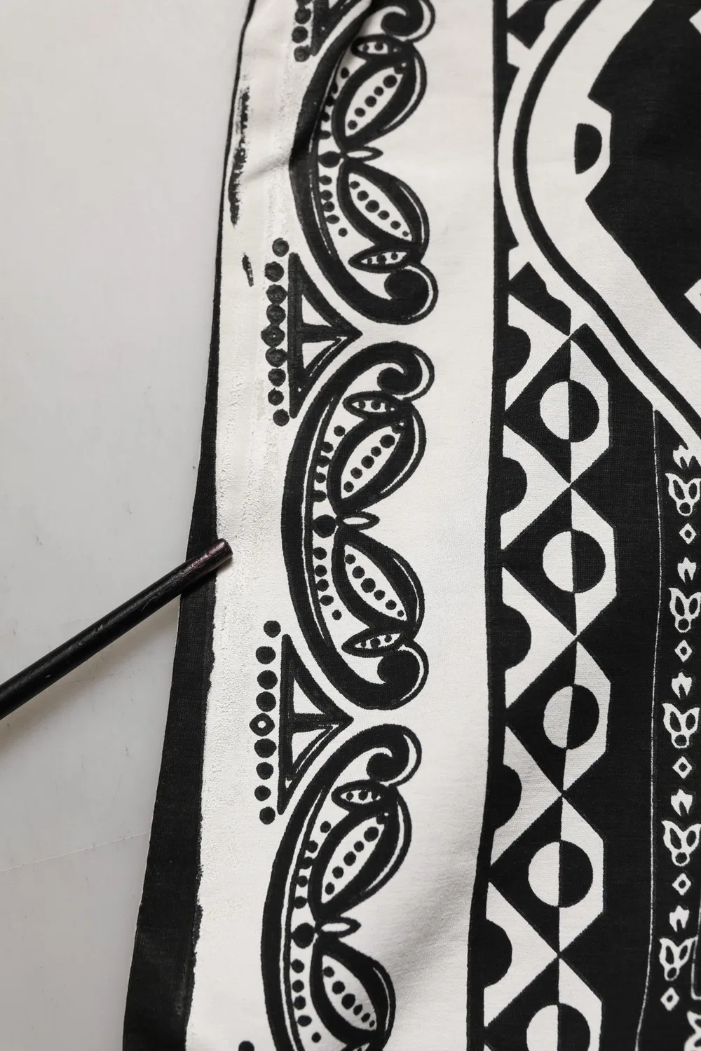 Мужская футболка с принтом банданы White Bandana Print Cotton Crew Neck T-shirt Dolce & Gabbana, White — фото 2