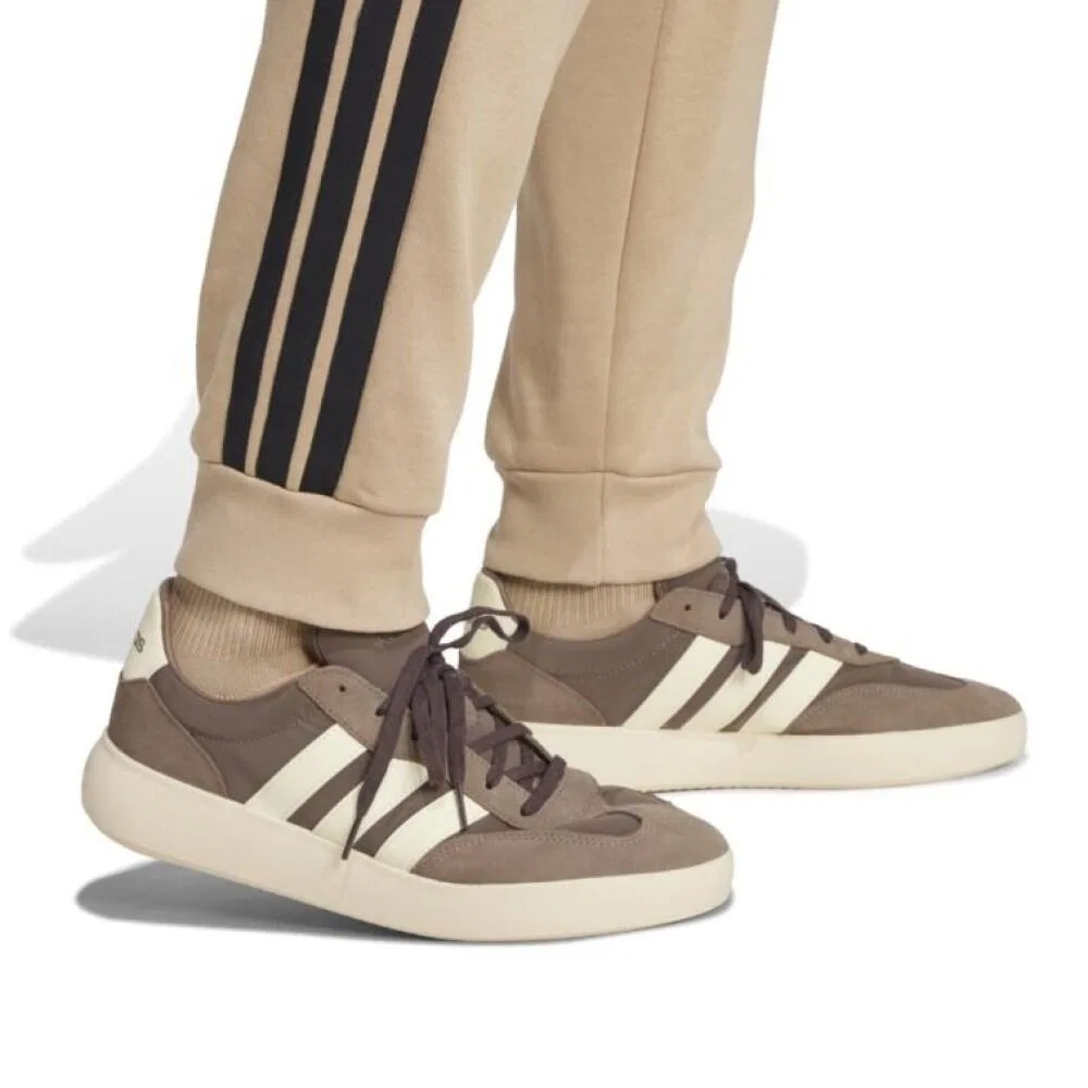 Мужские спортивные штаны из флиса adidas Essentials 3-Stripes Fleece, Braun / Weiss / Beige — фото 3