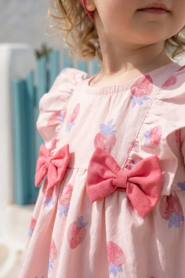 Детское платье для девочек с принтом Baby Girl Dress Summer Strawberry Patterned Bow Detailed Bandana Minipodyum, Light Pink — фото 4