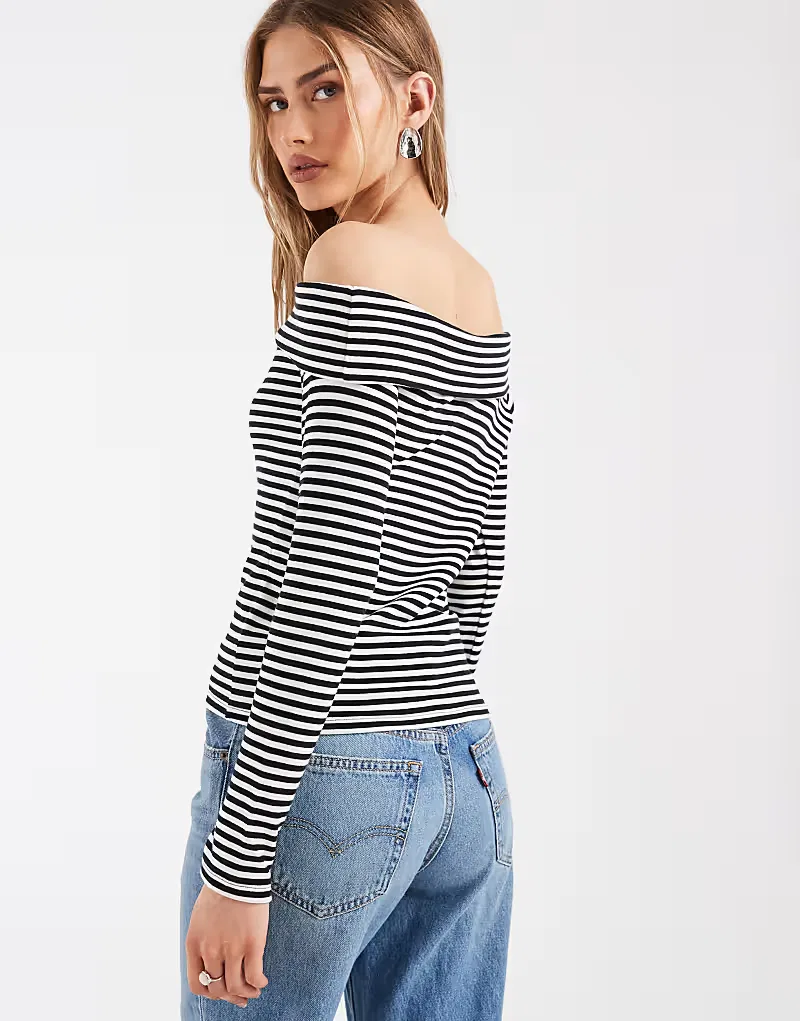 Асимметричный полосатый джемпер Levi's Clara с открытыми плечами, черный — фото 4