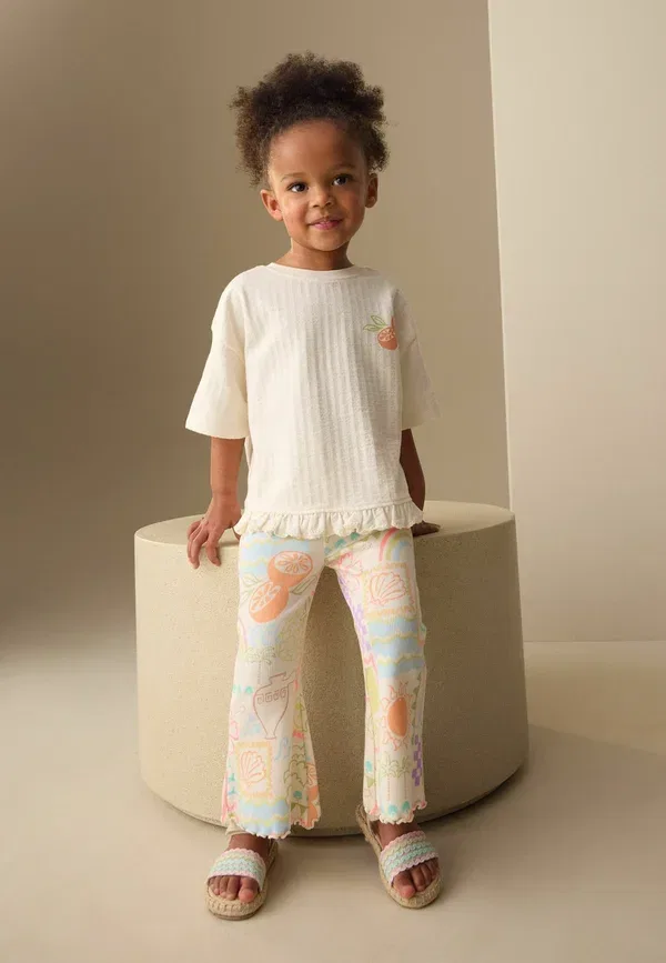 Комплект топ и брюки с принтом Regular fit - short sleeve top and flare set - jumper Next, White Rainbow, белый — фото 4