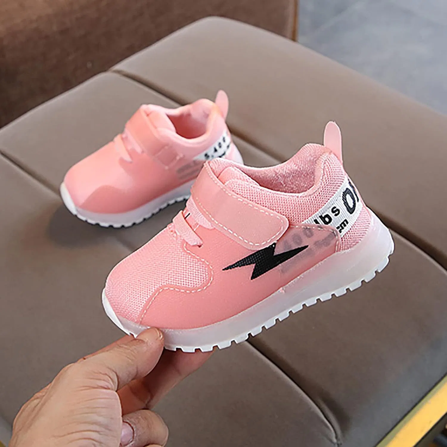 Детские кроссовки для девочек с подсветкой IWIHMIV, Pink — фото 2