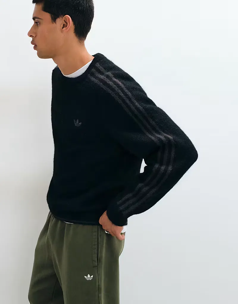 Вязаный пушистый джемпер Adidas Originals с тремя полосками, черный — фото 3