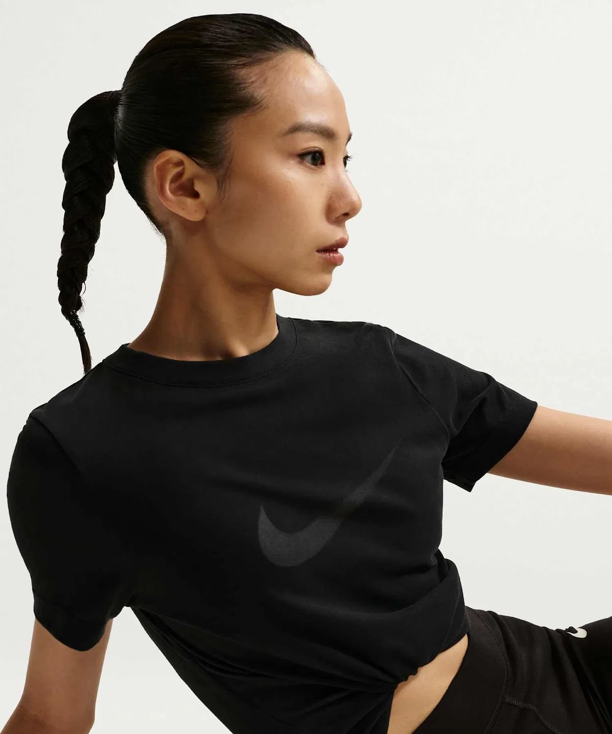 Женская футболка с принтом Nike Sportswear Slim Short-Sleeve Burnout Logo Top, Black — фото 4