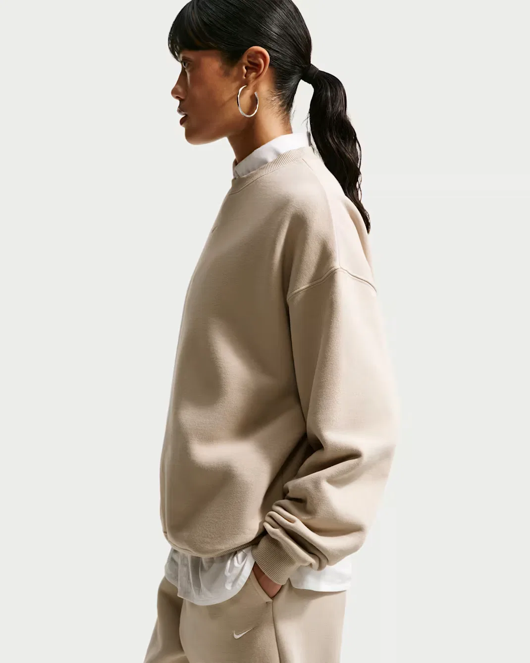 Женская толстовка оверсайз с круглым вырезом Nike Studio Fleece Medium Weight, Cream II/Sail — фото 3