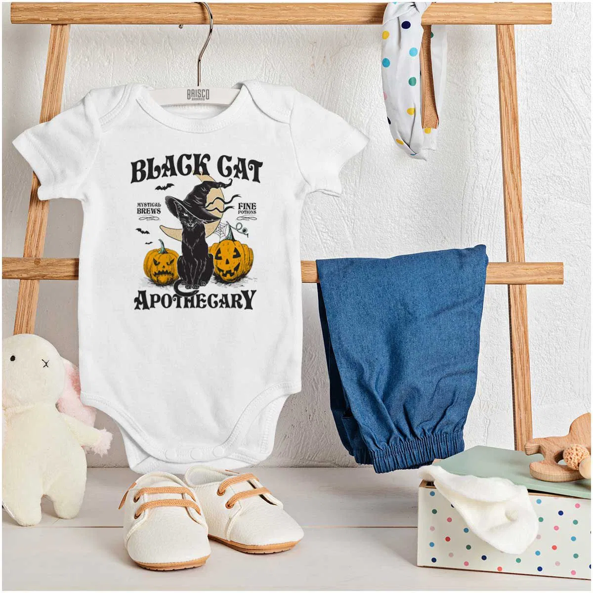 Детское боди для мальчиков с принтом Halloween Black Cat Apothecary Brisco Brands, White — фото 3