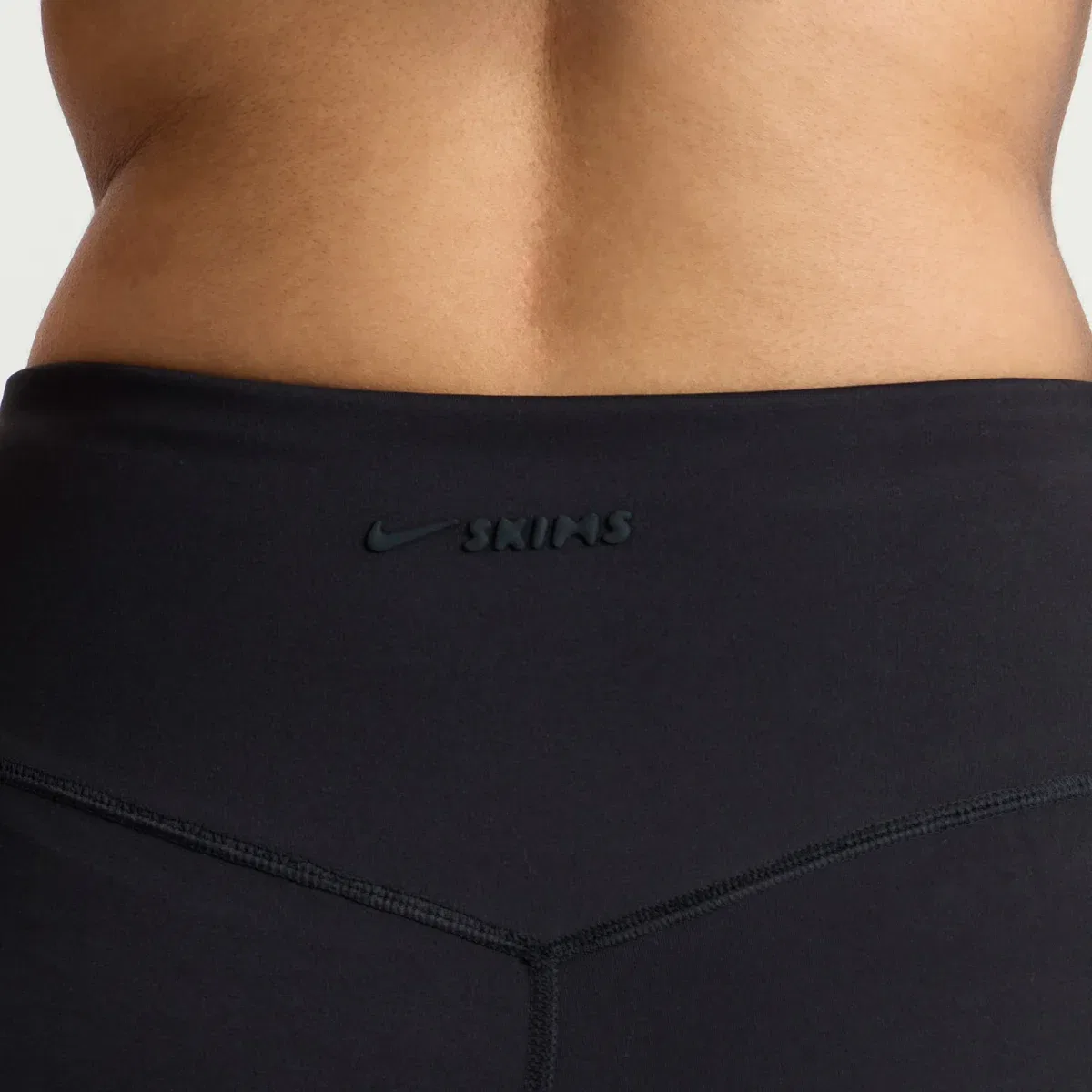 Шорты Nike x SKIMS Matte Short 3", Obsidian — фото 3