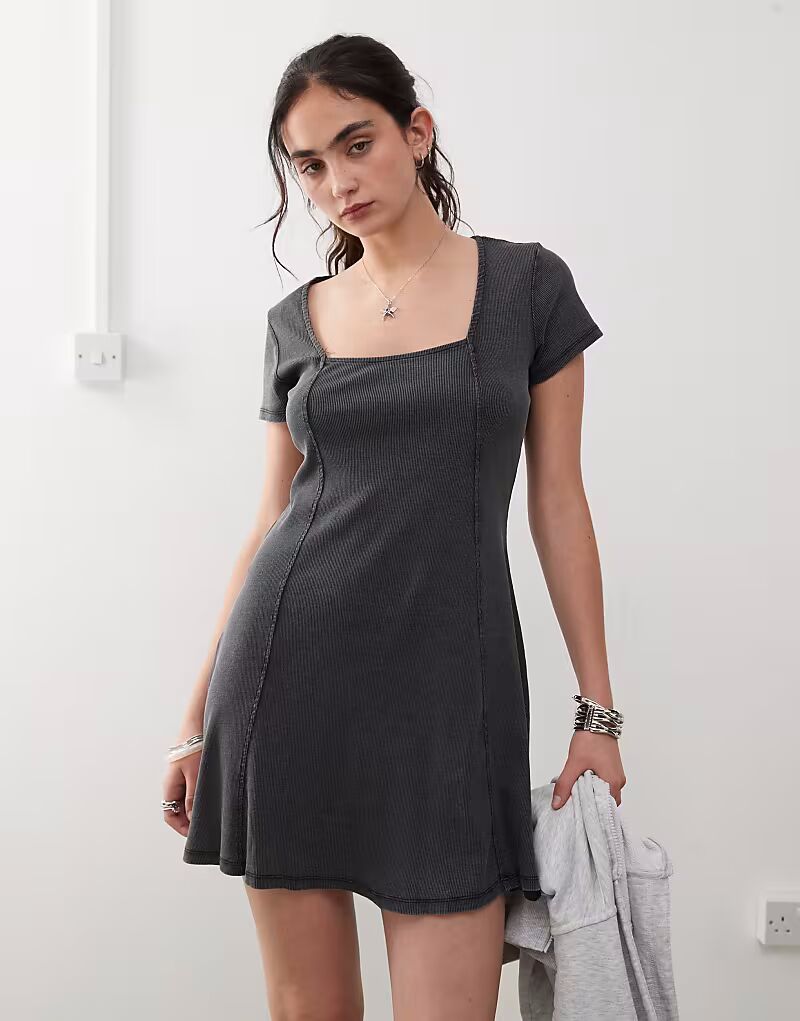 

Мини-платье Monki в рубчик черного цвета эксклюзивно для ASOS
