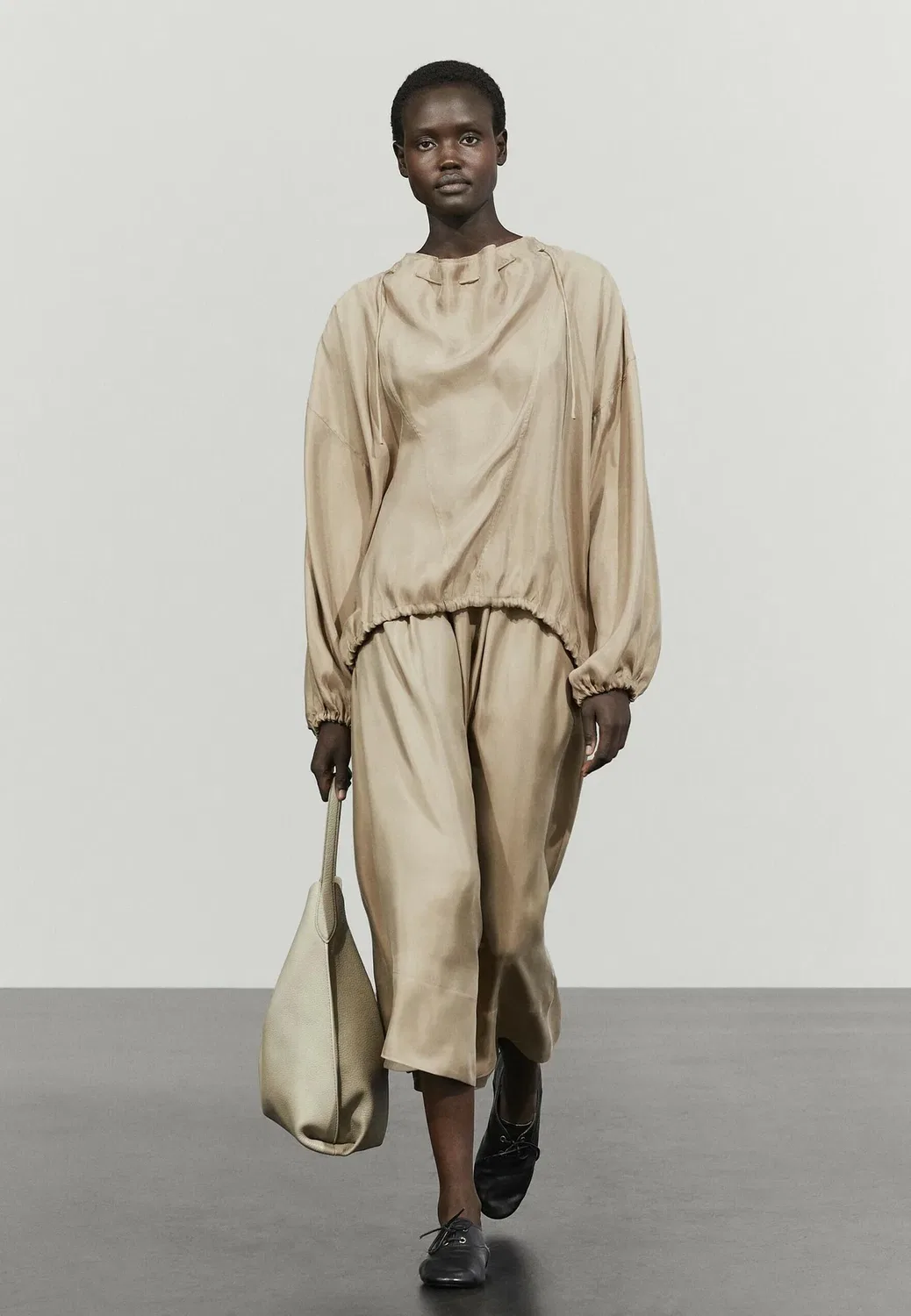 Струящаяся юбка миди с эластичным поясом - юбка А-силуэта Massimo Dutti, Sand — фото 3