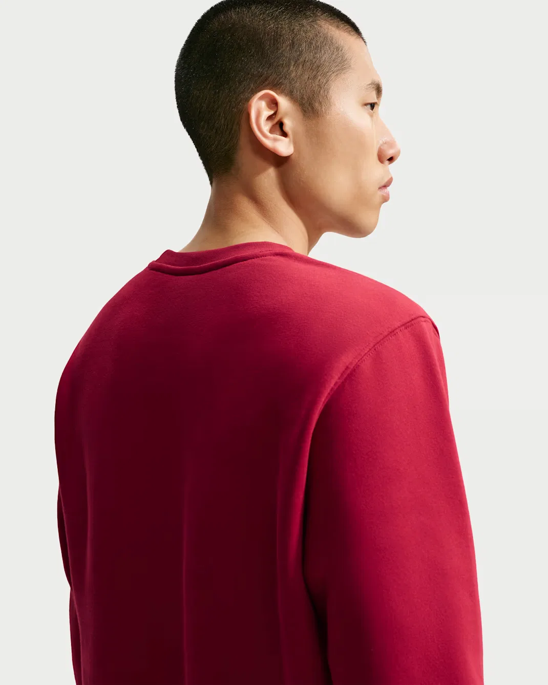 Мужская флисовая футболка с круглым вырезом Nike Club, Tough Red/White — фото 2