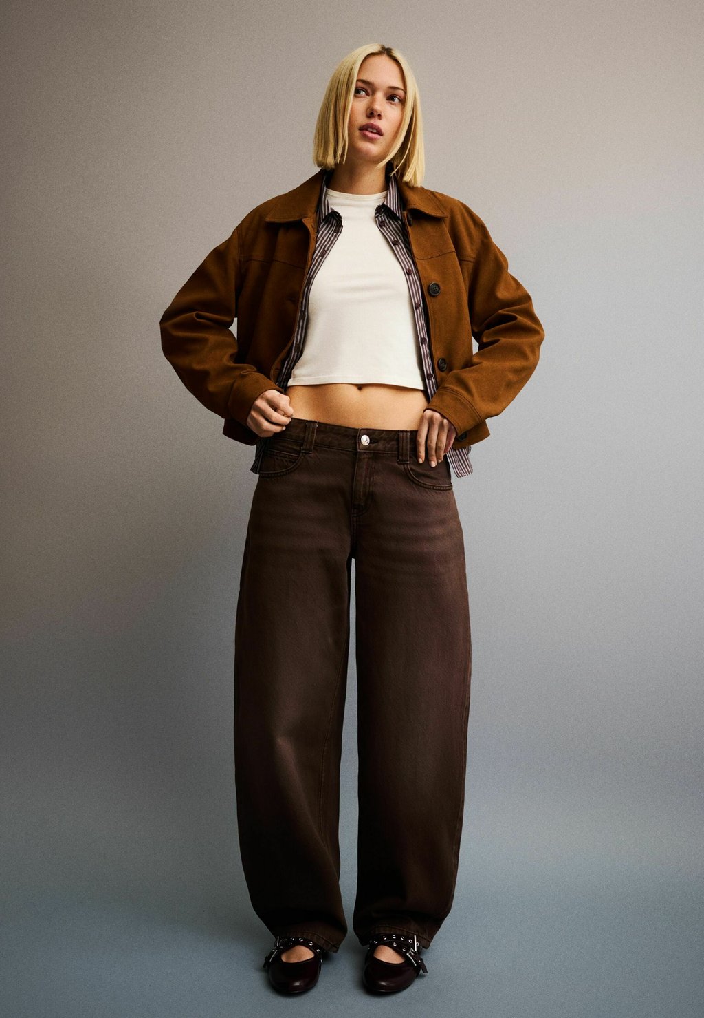 

Джинсы свободного кроя BALLOON FIT Bershka, темно-коричневый