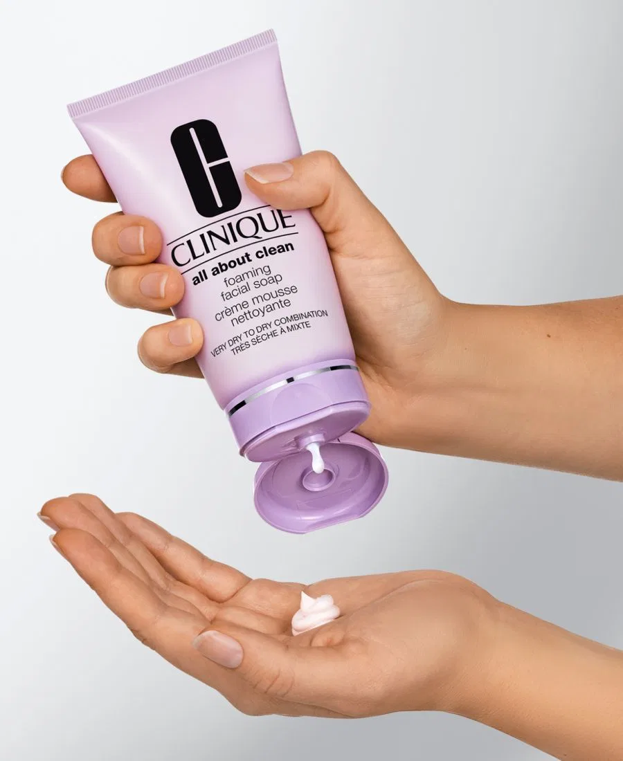 Очищающая пенка для лица с гиалуроновой кислотой, 150 мл, All About Clean Clinique — фото 4