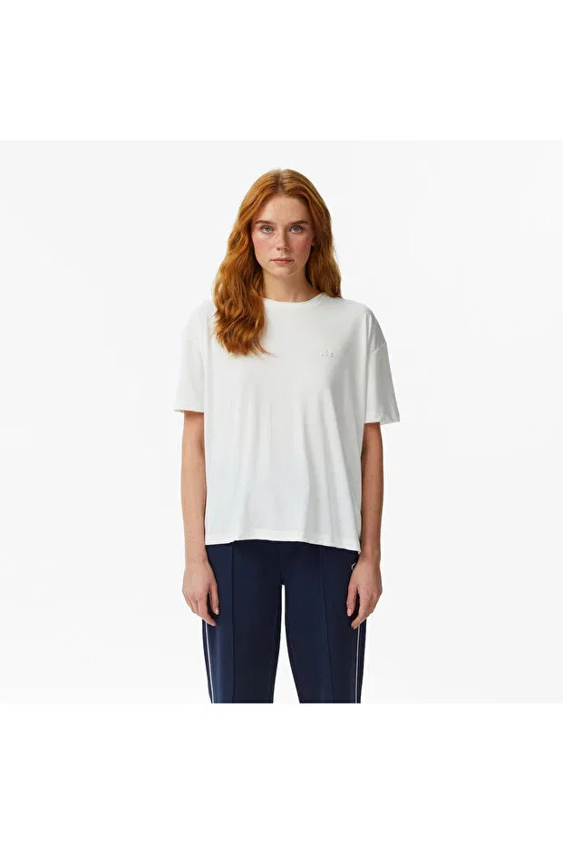 Футболка Lacoste женская White, свободного кроя, однотонная