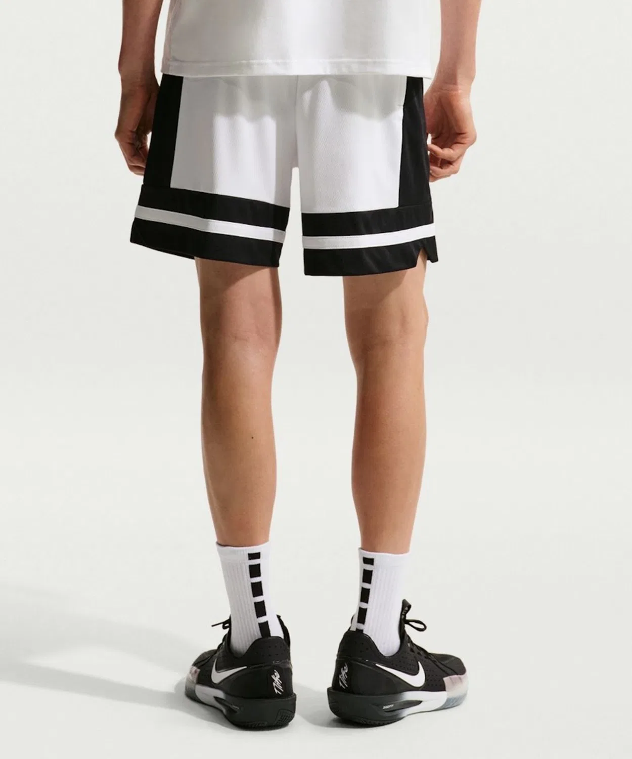 Мужские шорты с длиной 20 см Dri-FIT Classic NIKE, Белый/Черный — фото 2