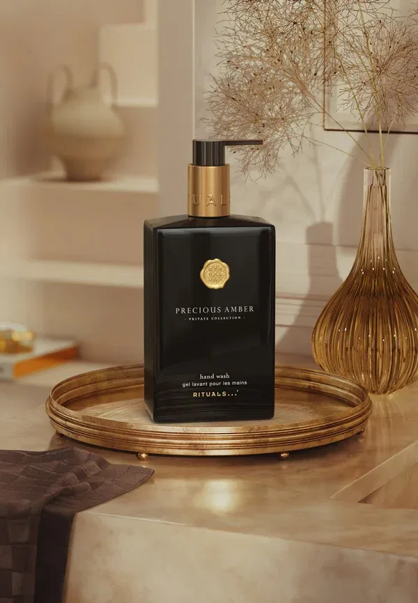 Жидкое мыло с ароматом амбры Hand wash Precious Amber Private Collection Rich Rituals, 300 мл — фото 3