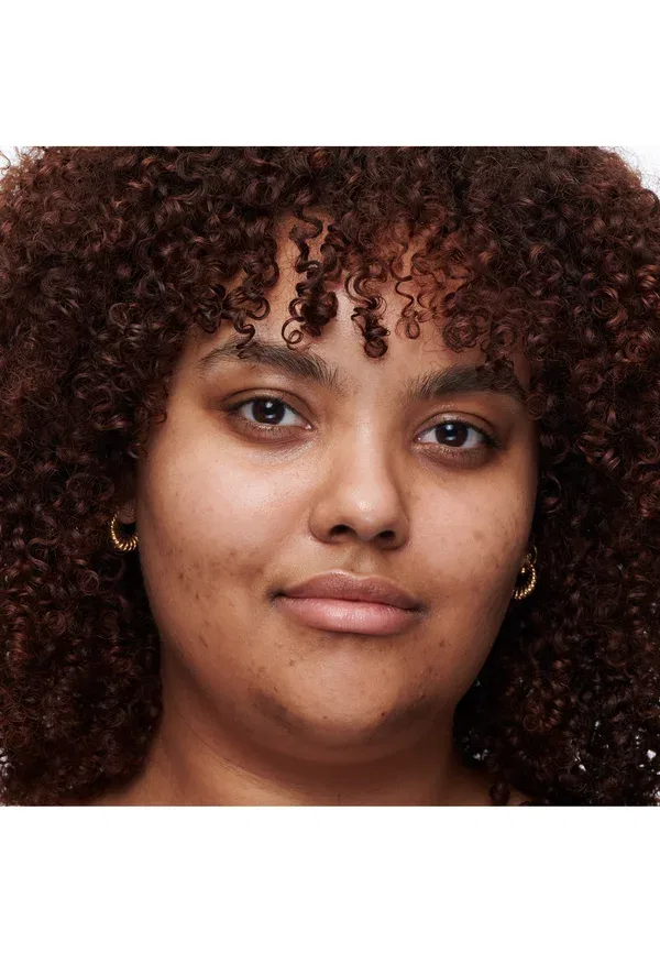 Консилер для лица и под глазами Studio Radiance 24hr Luminous Lift Concealer Mini Mac, NC40, 1.8 мл, цвет nc40 — фото 3