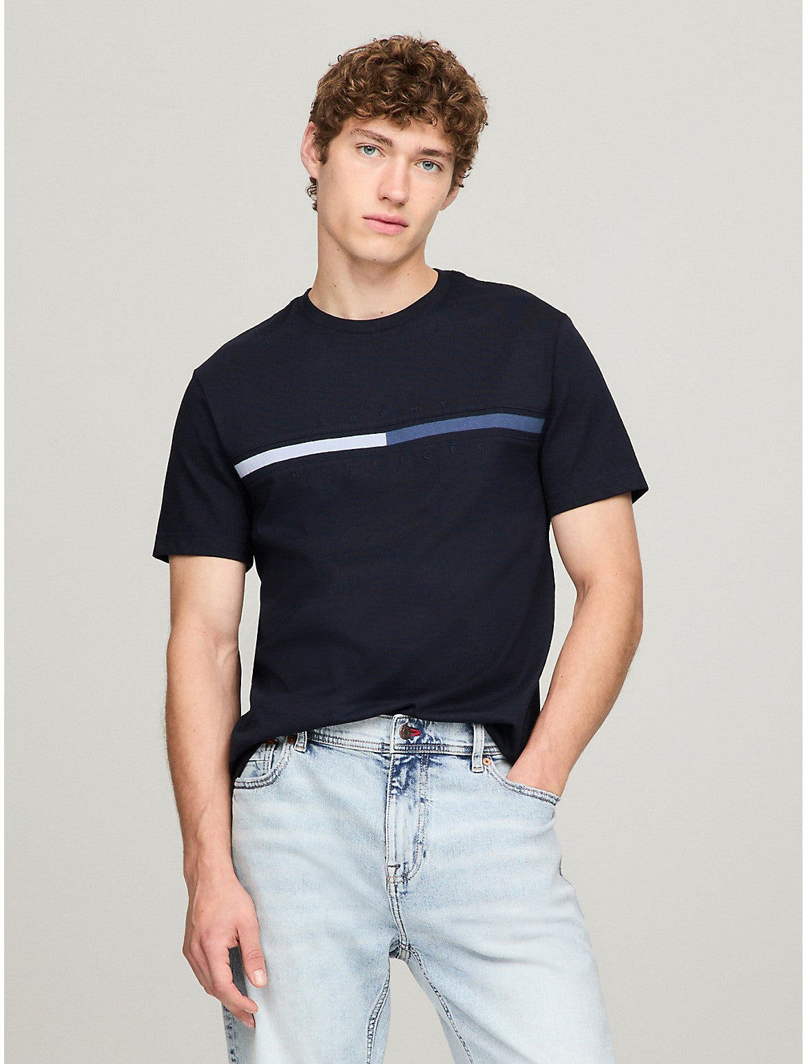 

Мужская футболка Tommy Hilfiger с логотипом в тональный флаг, темно-синий