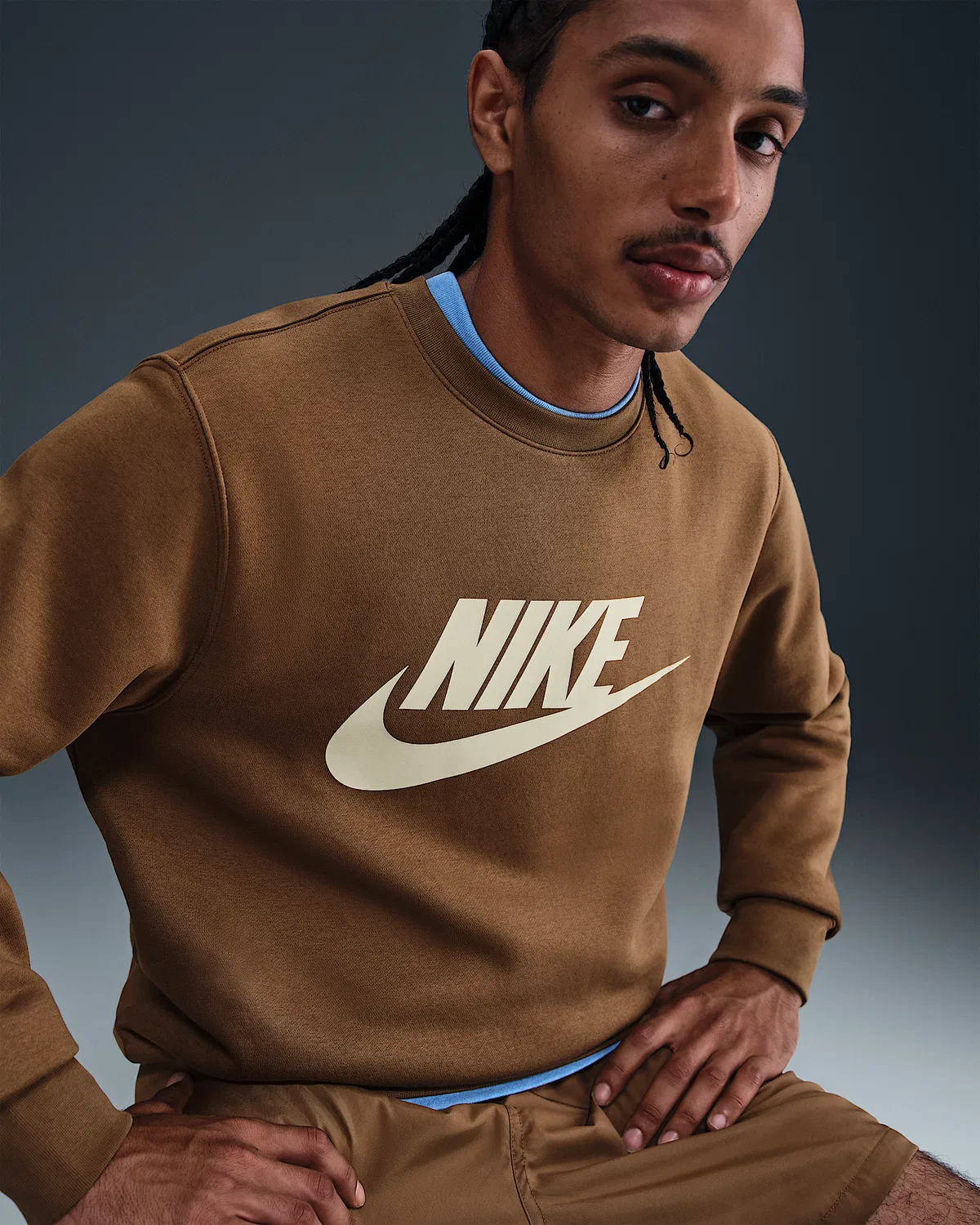 Мужская флисовая кофта с принтом Nike Sportswear Club, Mosswood Brown/Light Khaki — фото 3