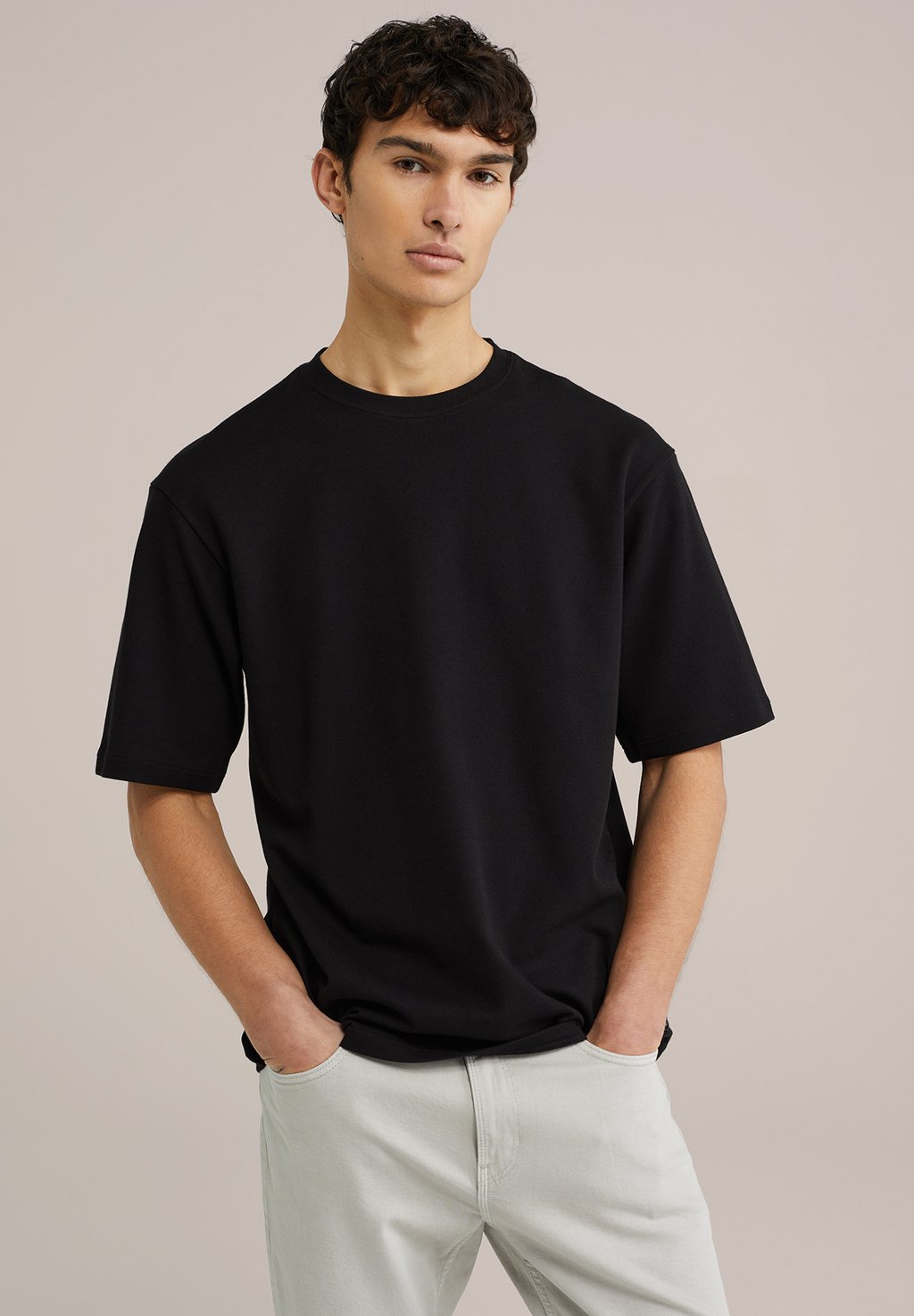 

Базовая футболка THE OVERSIZED WE Fashion, черный
