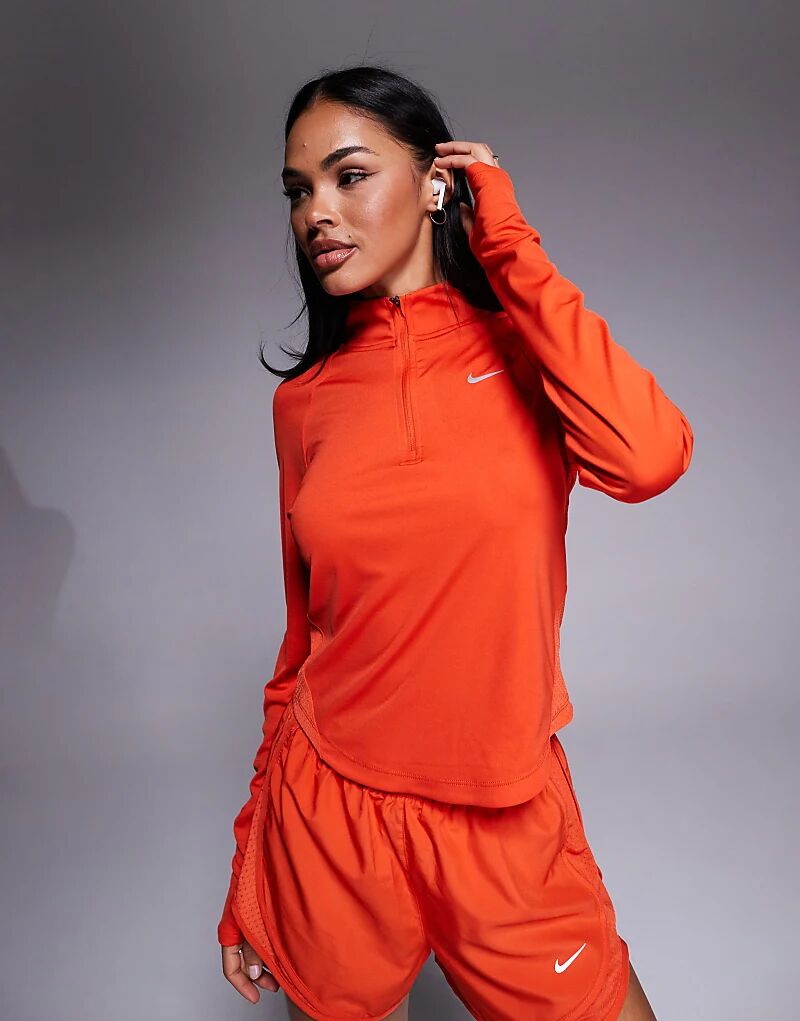 

Лонгслив Nike Running Tempo Dri-FIT с длинным рукавом и полумолнией красного цвета