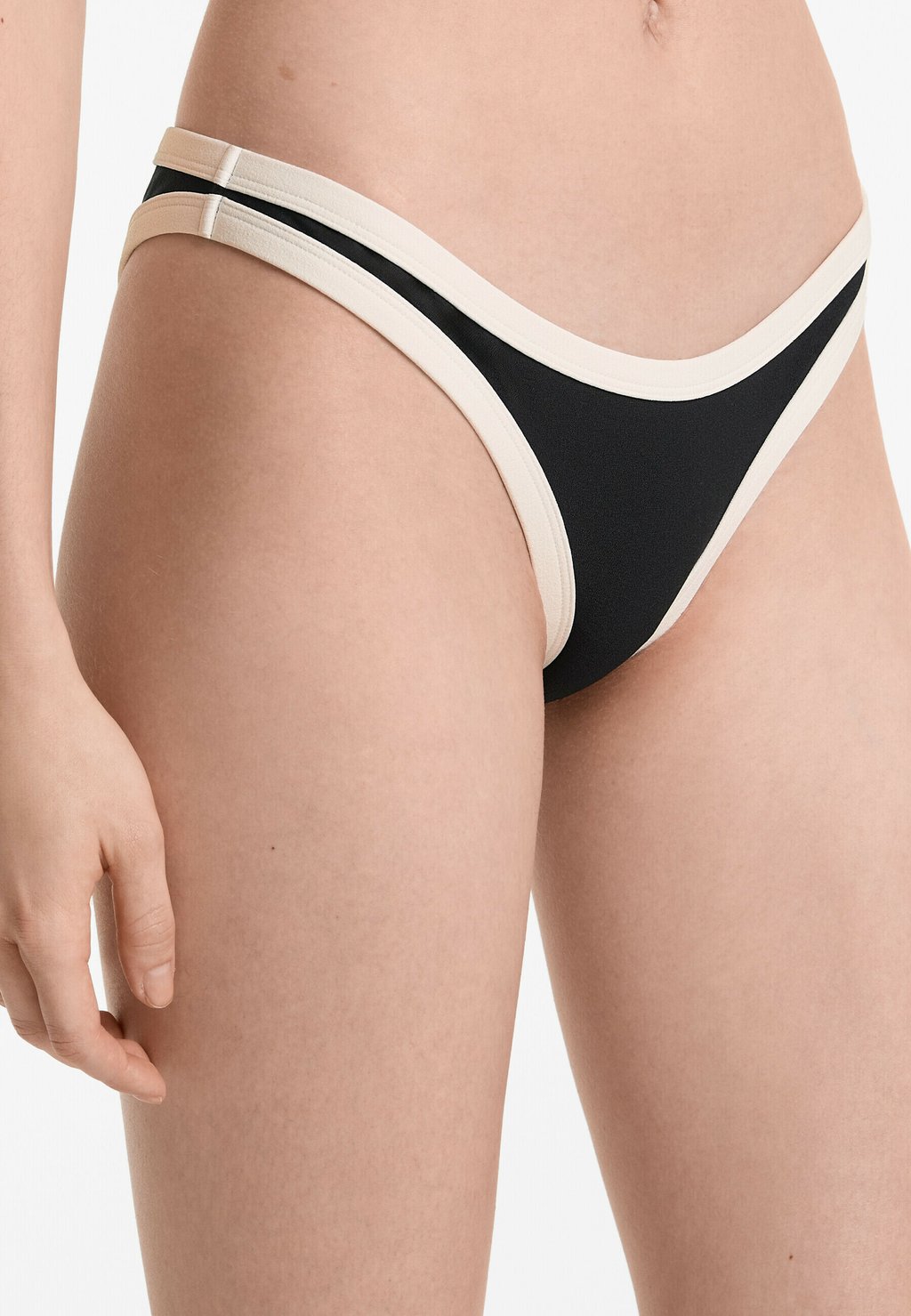 

Плавки бикини CONTRAST TRIM MEDIUM COVERAGE OYSHO, черный