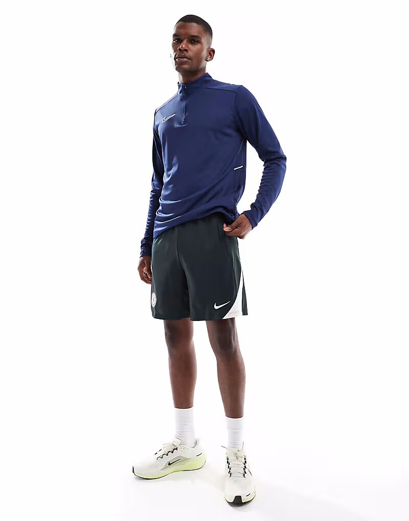 

Футбольные шорты Nike Chelsea FC Strike Dri-FIT зеленого цвета