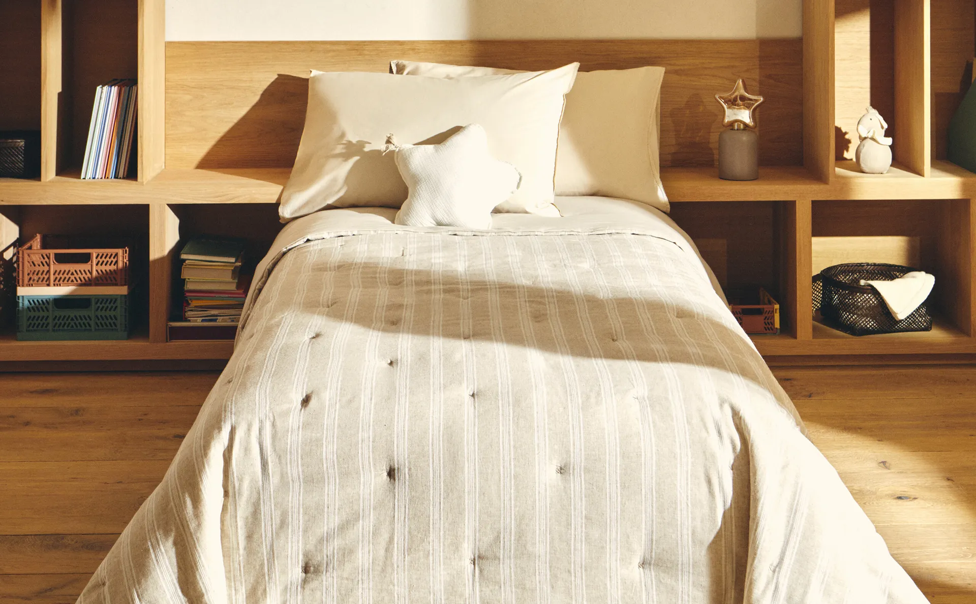 

Детское крашеное льняное одеяло Zara Home, коричневый