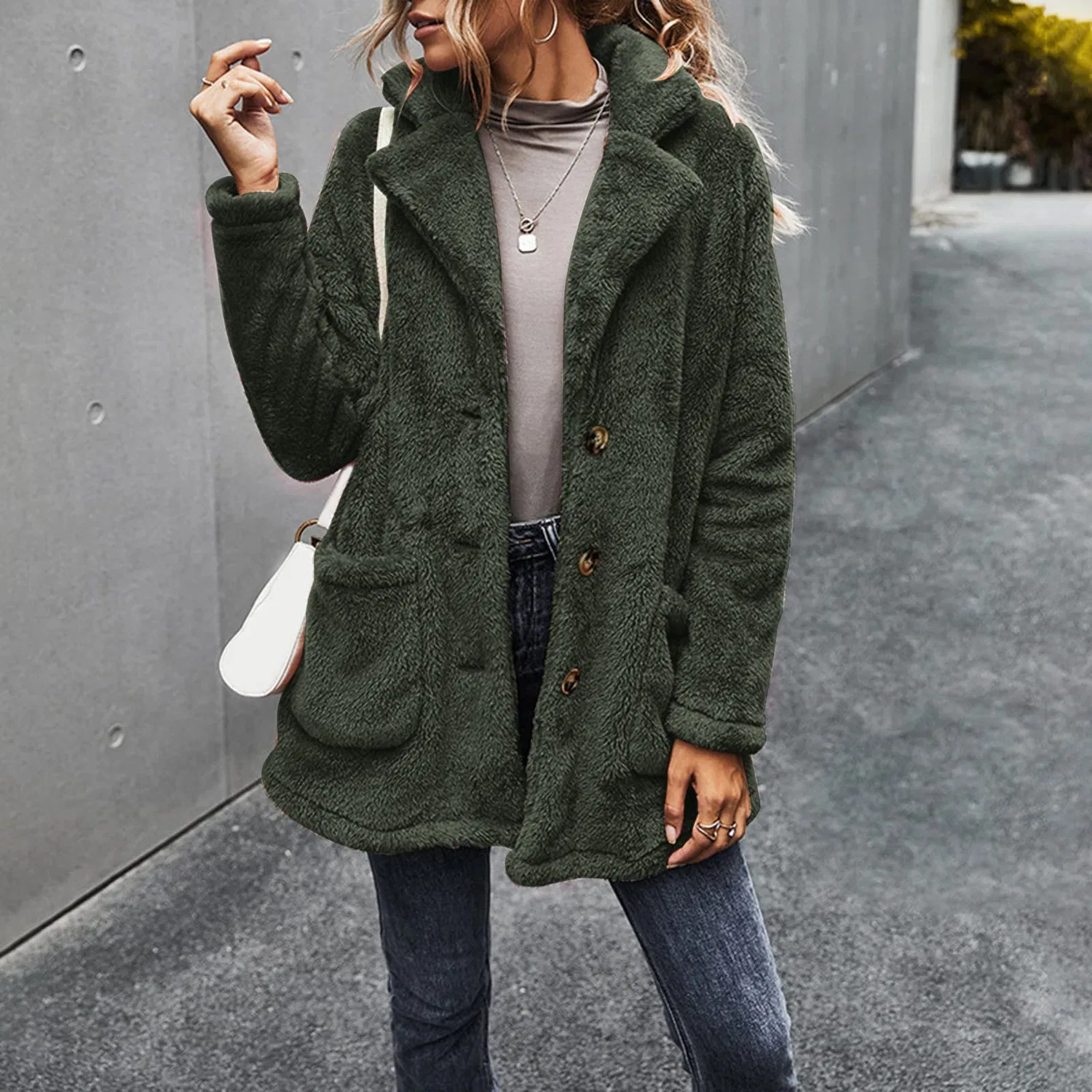 Женское пальто с воротником-шалью и меховой подкладкой, модель Sherpa Fleece Lined Lapel Collar Faux Fur Winter Warm Long Sleeve Fluffy Teddy Coat Cardigan Overcoat Top with Pockets, Verde — фото 2