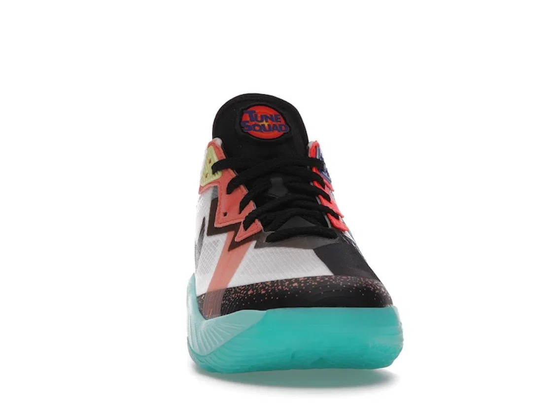 Детские кроссовки для мальчиков Nike LeBron 18 Low, Summit White/Dynamic Turquoise-Crimson Bliss-Black — фото 2