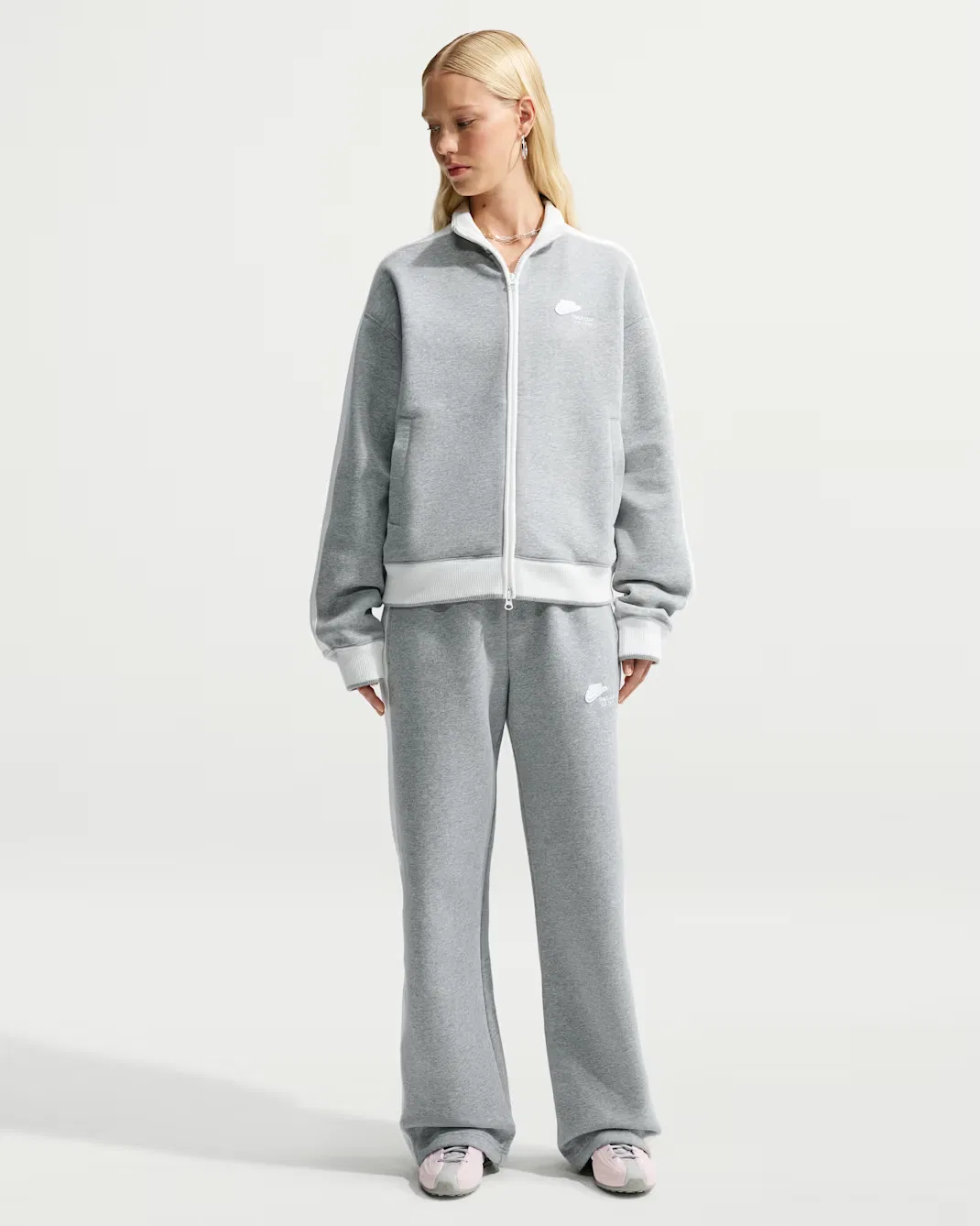 Женская спортивная куртка Nike Studio Fleece Medium Weight "Nike Run Club", Dark Grey Heather/Sail/Sail — фото 4