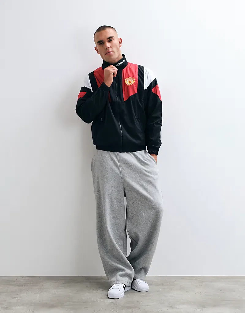 Куртка спортивная Manchester United 26/27 EQT Adidas Football, черный/красный