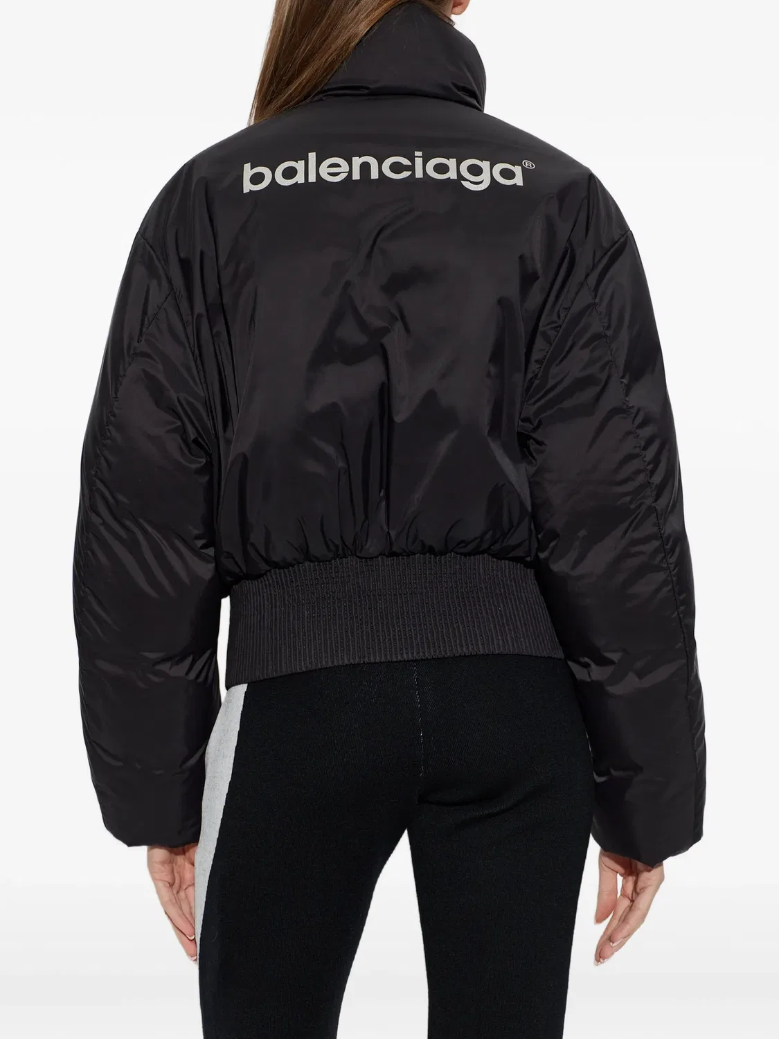 Balenciaga Укороченный пуховик-кокон черный — фото 2